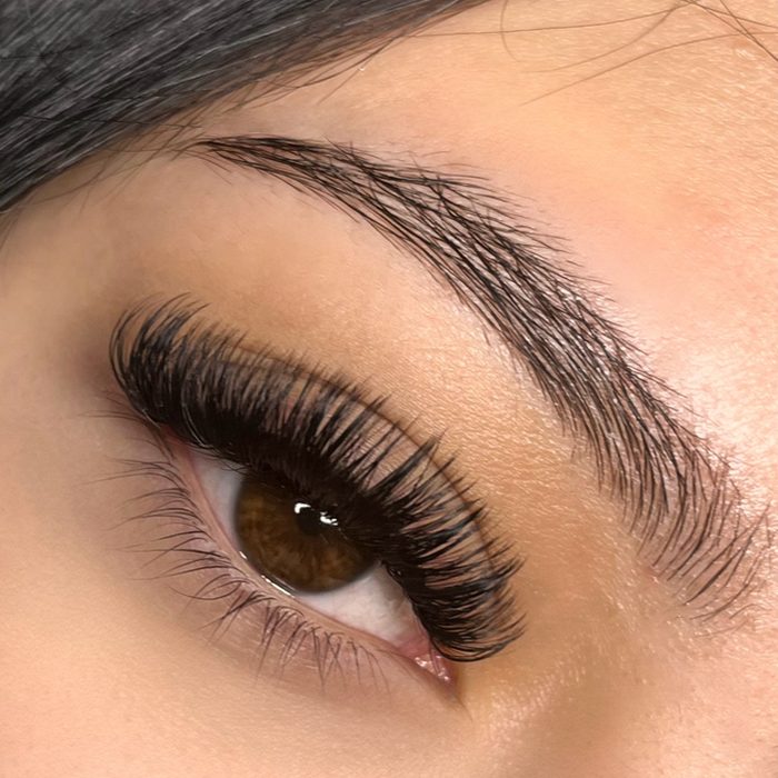 Hybrid lash set, close up on a client's eye